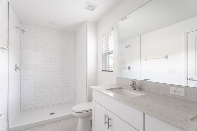 Building Photo - 2 MONTHS FREE!! APPLY NOW! 3BED 2.5BATH