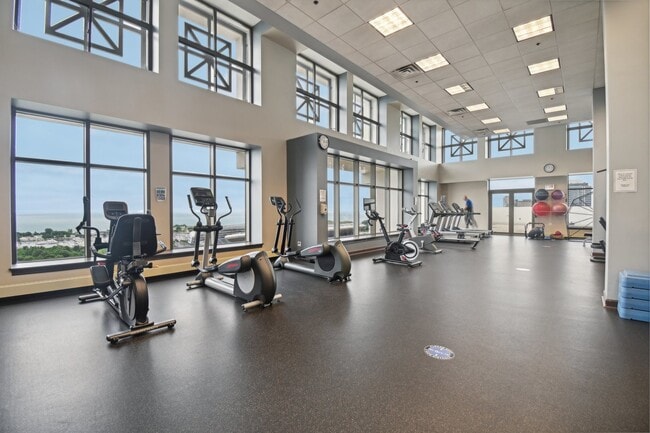 Building Photo - 1335 S Prairie Ave