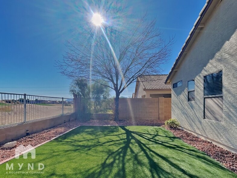 Building Photo - 813 S 125th Ave