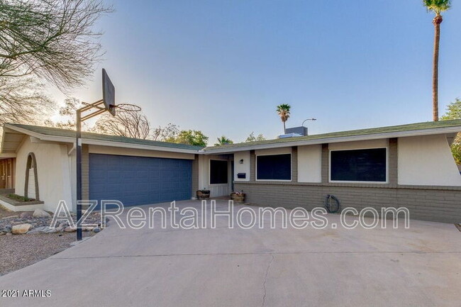 Building Photo - 2110 W De Palma Cir