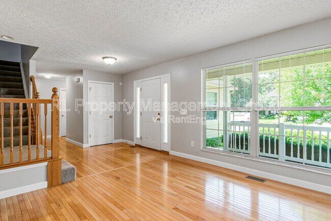 Building Photo - 5551 Ainsley Dr