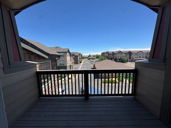 Building Photo - Move-In Ready Top-Floor Condo with New Flooring & Fresh Paint