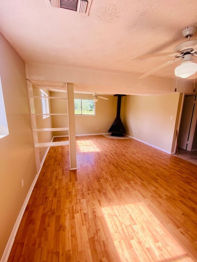 Building Photo - Private single family 3/2 in Keystone heights