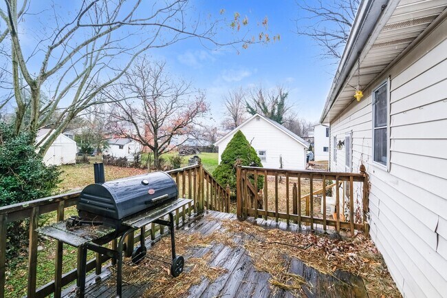 Building Photo - 6919 Taylor Manor Ave