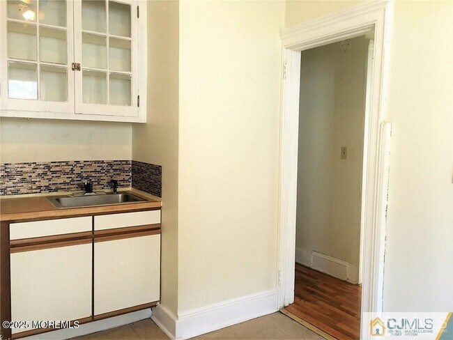 Building Photo - 207 Woodbridge Ave