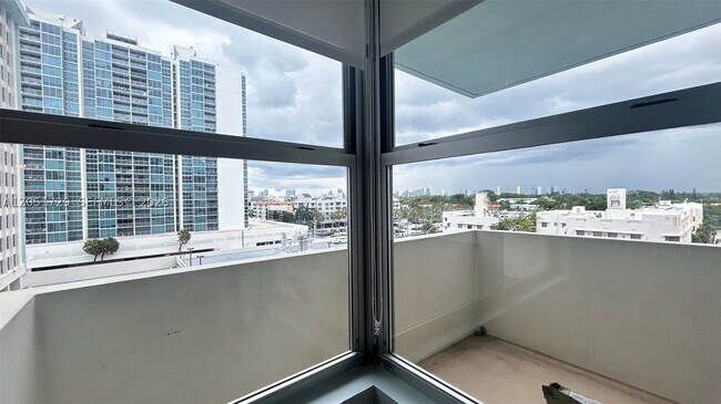 Building Photo - 2899 Collins Ave