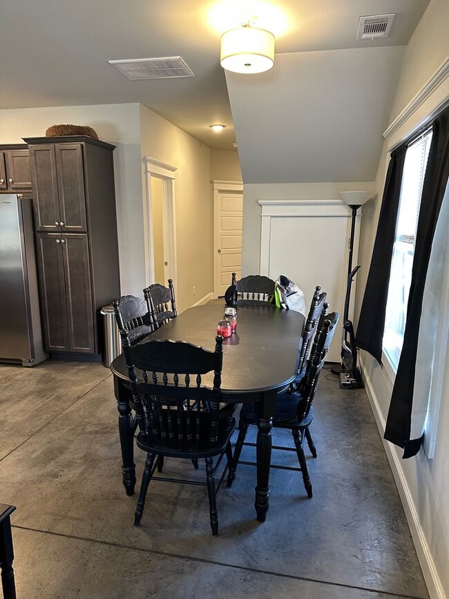 Building Photo - Three Bedroom Near Five Points Available