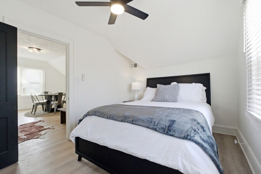 Building Photo - 3326 E Overlook Rd