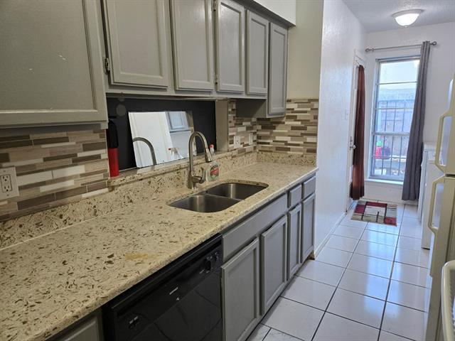 Building Photo - 7155 Fair Oaks Ave