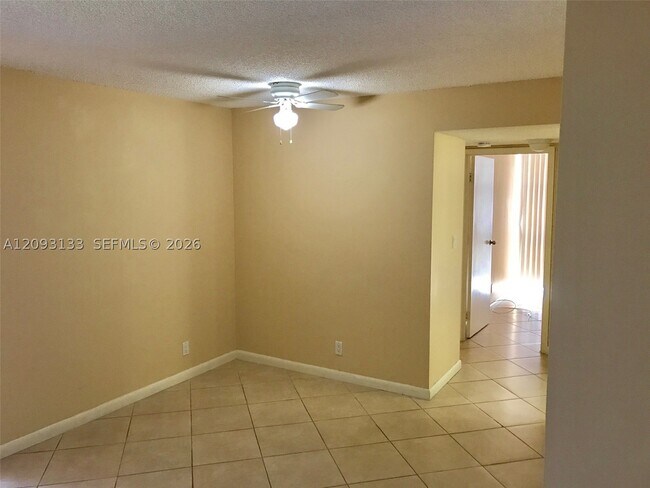 Building Photo - 17121 N Bay Rd