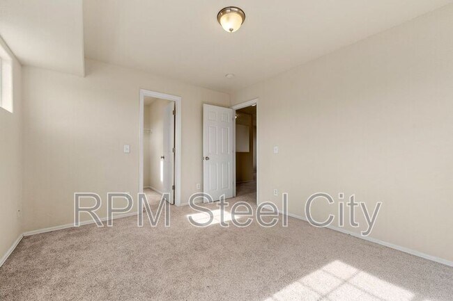 Building Photo - 2231 Meadowlark Ln