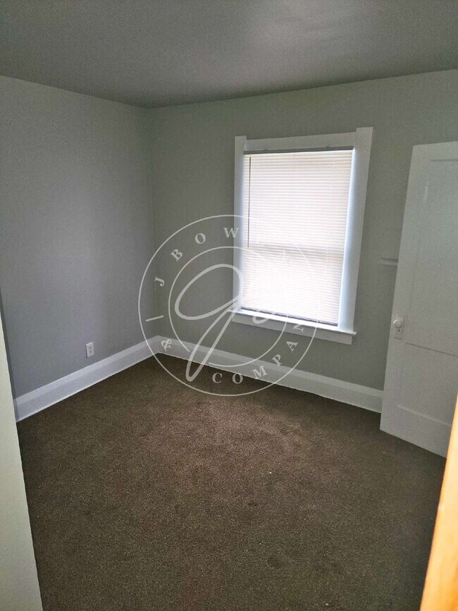 Building Photo - 2 story 3 bed with updates! Move in and ca...