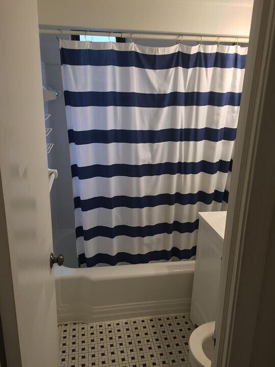 Bathroom - 3829 Davis Pl NW