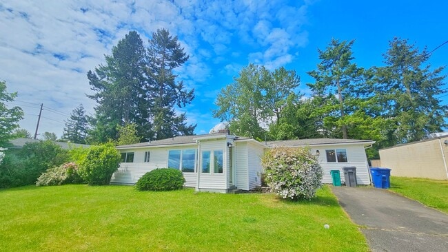 Primary Photo - 4 Bed 1.5 Bath Single Family Home in Renton