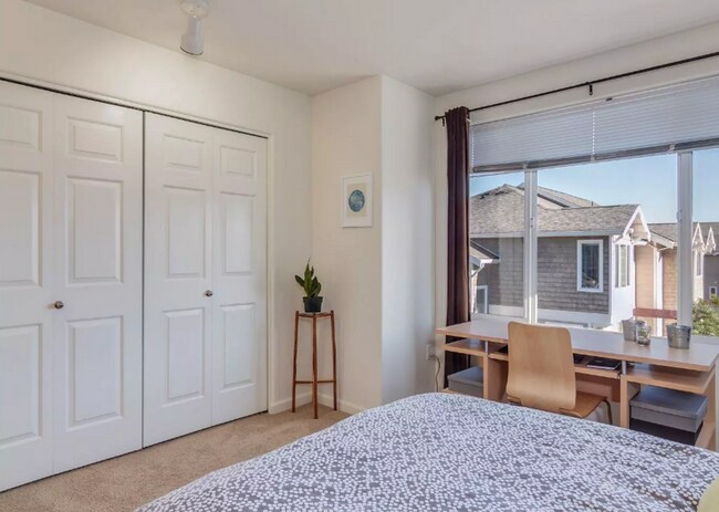 Building Photo - Gorgeous Murrayhill Town Home in a communi...