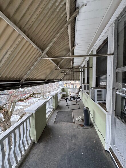 Building Photo - 36 Mason St