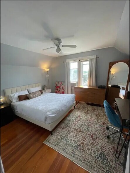 Building Photo - 14 Carleton St