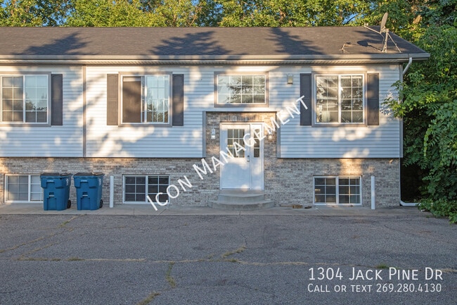 Primary Photo - 1304 Jack Pine Way