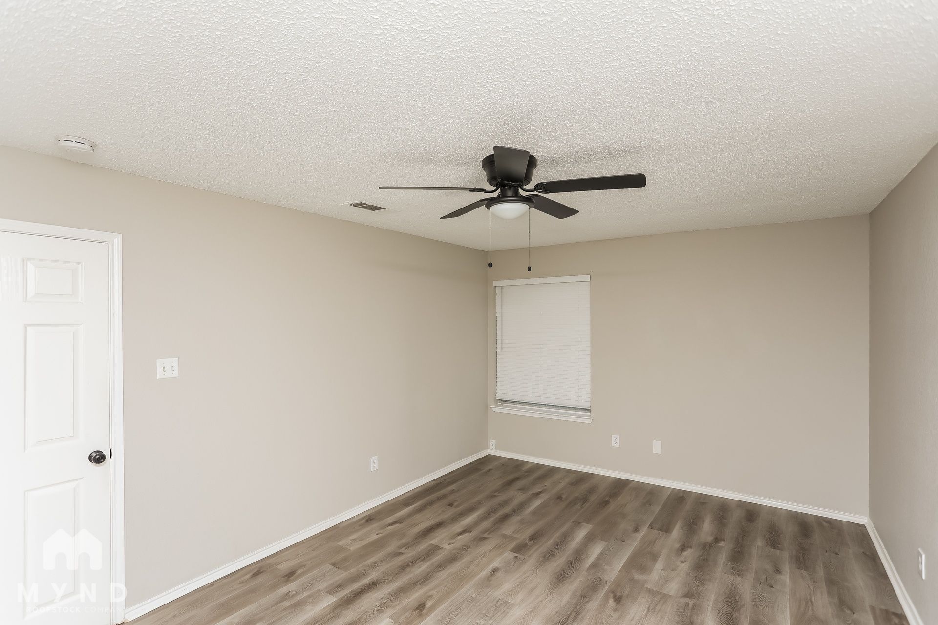 Building Photo - 605 Raven Dr