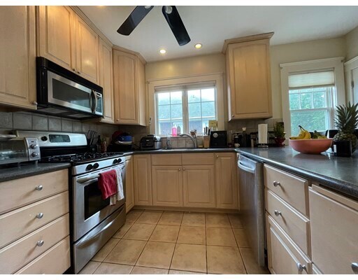 Building Photo - 86 Howard St