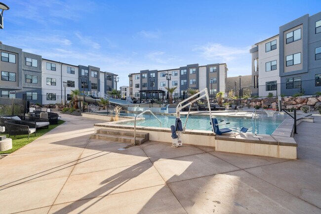 Building Photo - 206 N Chapparell Dr