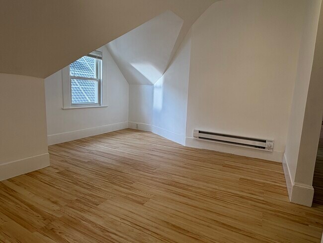 Building Photo - 9 Knapp St