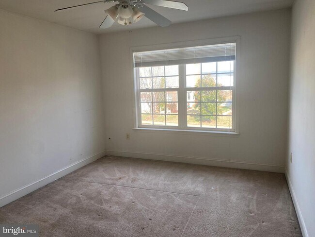 Building Photo - 1017 Llano Dr