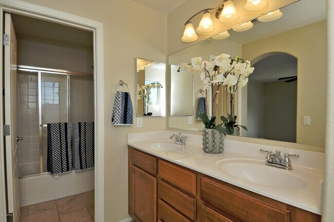 Building Photo - 4351 E Selena Dr