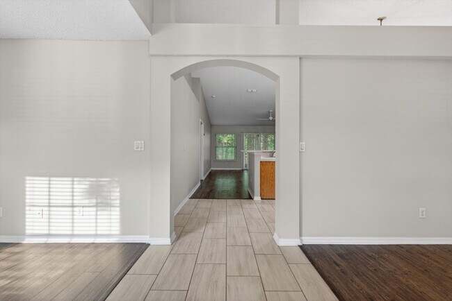 Building Photo - Middleburg Home with Office Space