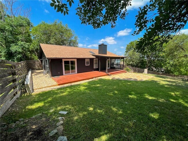 Building Photo - 2401 Silver Spur Dr