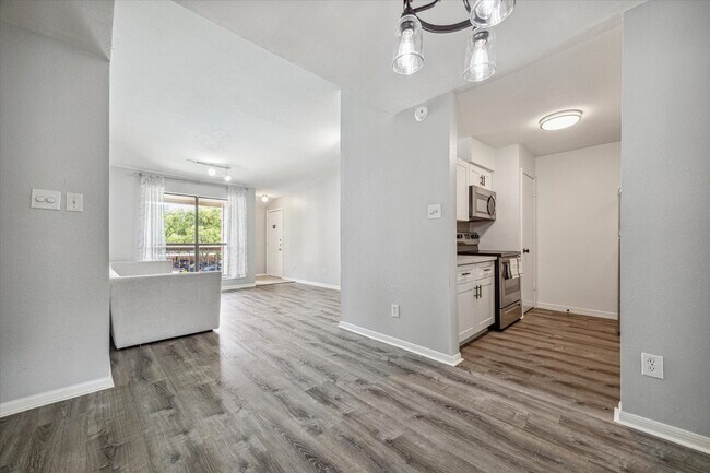 Primary Photo - 2125 Augusta Dr