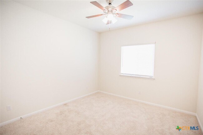 Building Photo - 242 Mossycup Dr