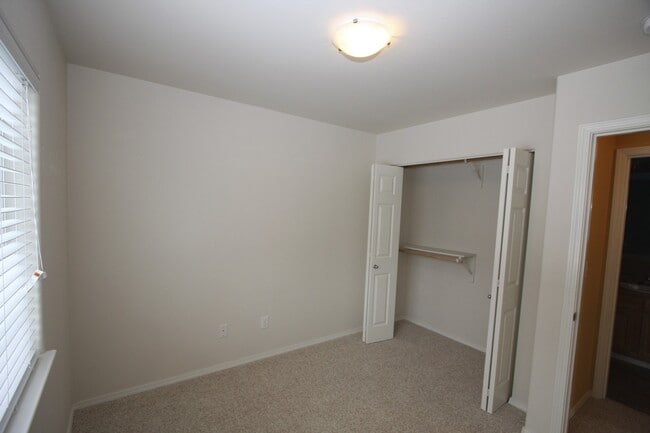Building Photo - 3 Bedroom East Anchorage Condo!