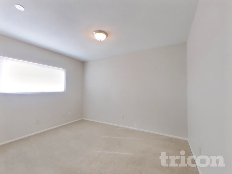 Building Photo - 5212 N 69th Ave