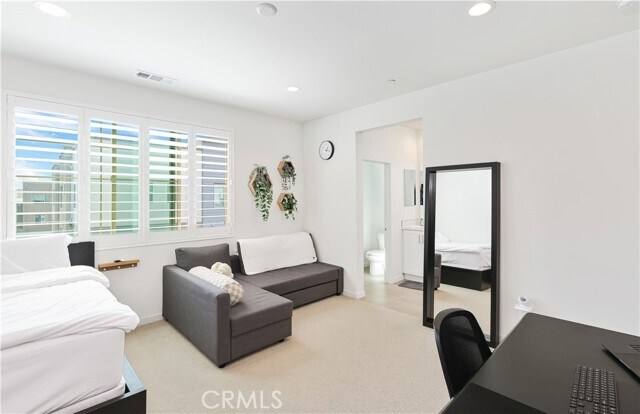 Building Photo - 166 Novel