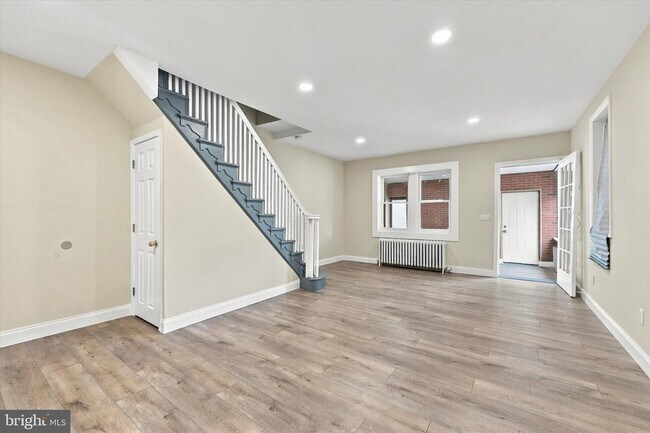 Building Photo - 227 Lindley Ave