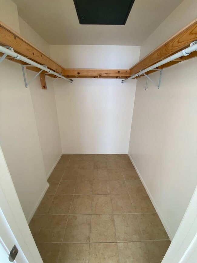 Building Photo - Mandalay Springs