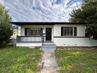 Building Photo - "Charming 3-Bedroom Home in St. Petersburg...