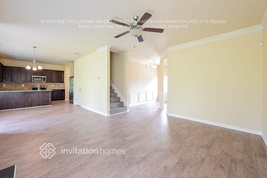 Building Photo - 374 Easley Dr SE