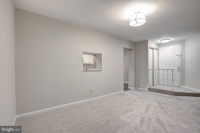 Building Photo - 5906 Cove Landing Road Unit 102