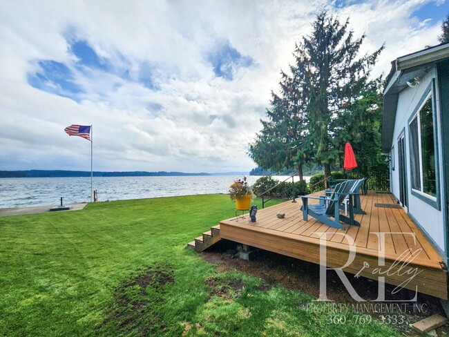 Building Photo - Charming Waterfront Retreat in Poulsbo, Wa...