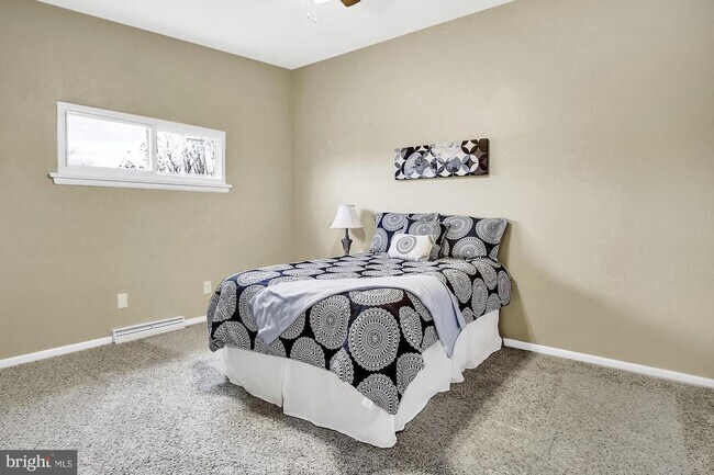 Building Photo - Coming Soon- Beautiful 3 Bedroom, 1 Bath h...