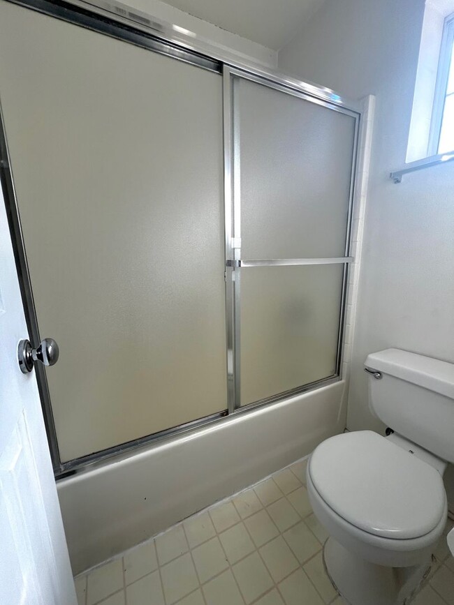 Building Photo - **3 Bedroom + Den & 3 bathroom Pool Home w...
