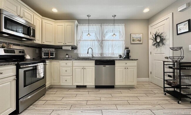 Building Photo - 35 Coolridge Rd