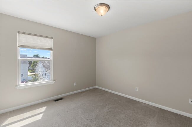 Building Photo - 184 Berry Manor Cir