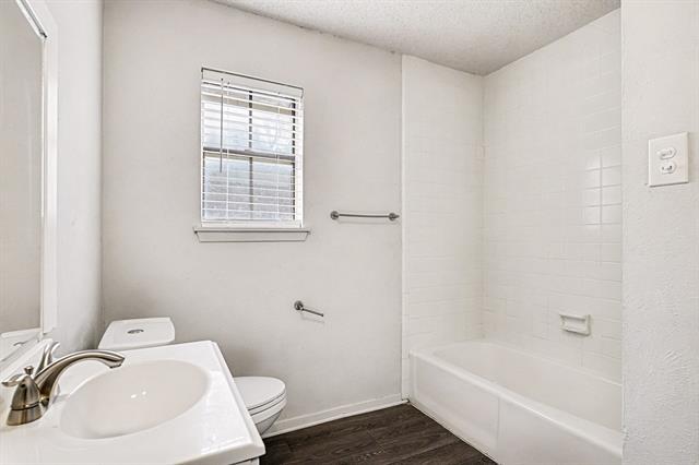 Building Photo - 2705 Warren Ln