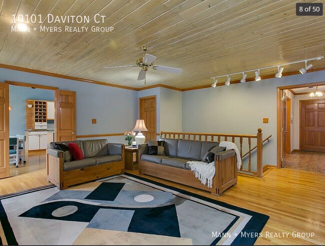 Building Photo - 10101 Daviton Ct