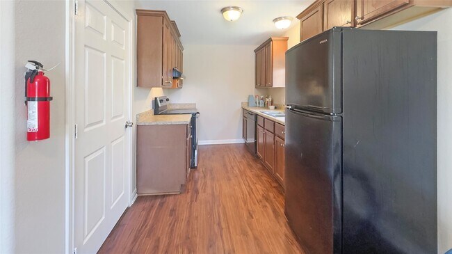Building Photo - 7406 Blue Jay Dr