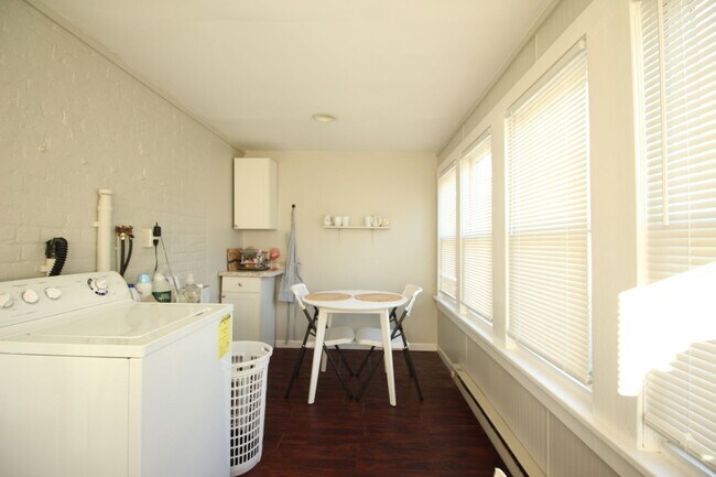 Building Photo - 713 Spring Garden St