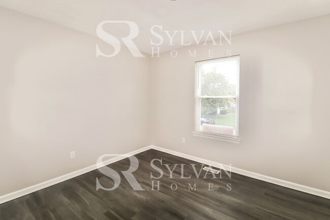 Building Photo - Prepare to fall in love with this 3 bedroom, 2.5 bathroom home